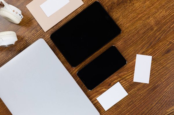 Quelles sont les tailles et épaisseurs des enveloppes plastiques colis ?