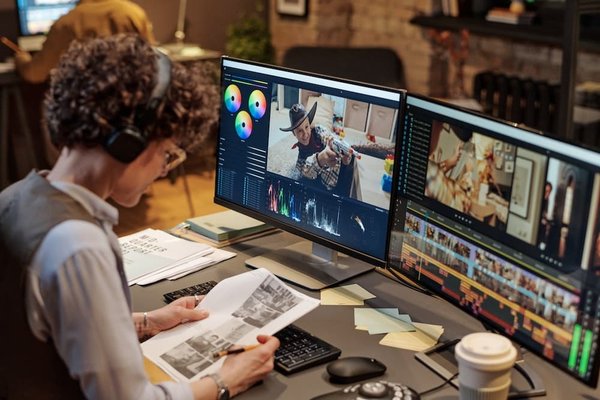 Devenir éditeur : tout ce qu'il faut savoir pour accéder ce métier